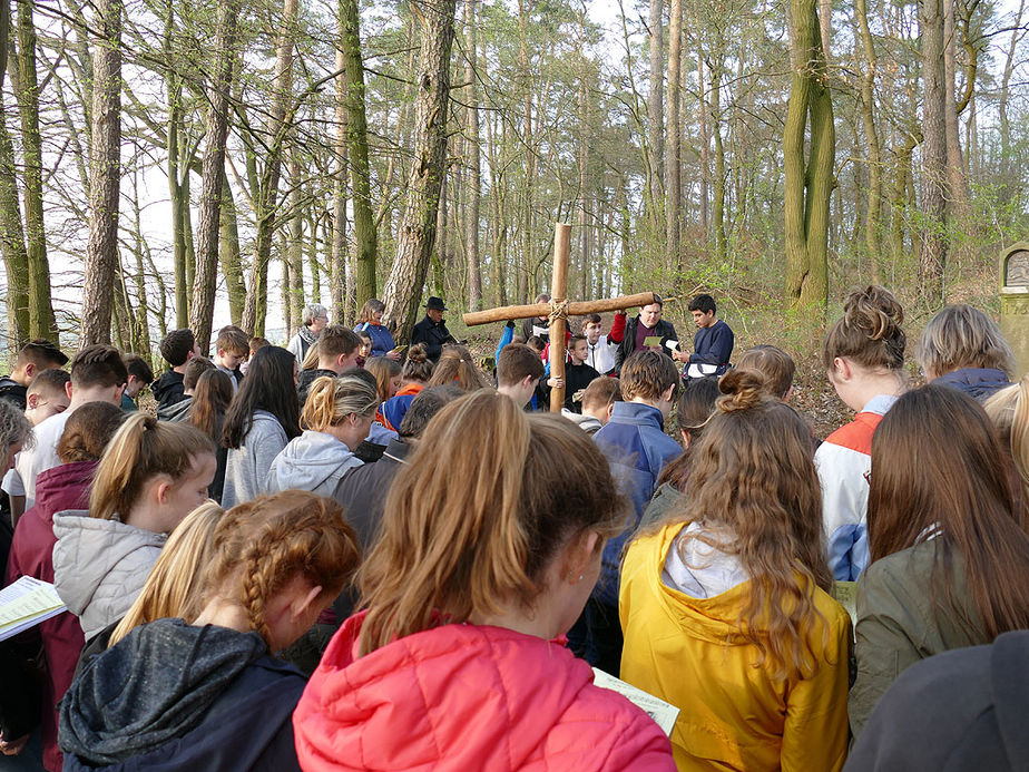 Ökumenischer Jugendkreuzweg in Naumburg (Foto: Karl-Franz Thiede)